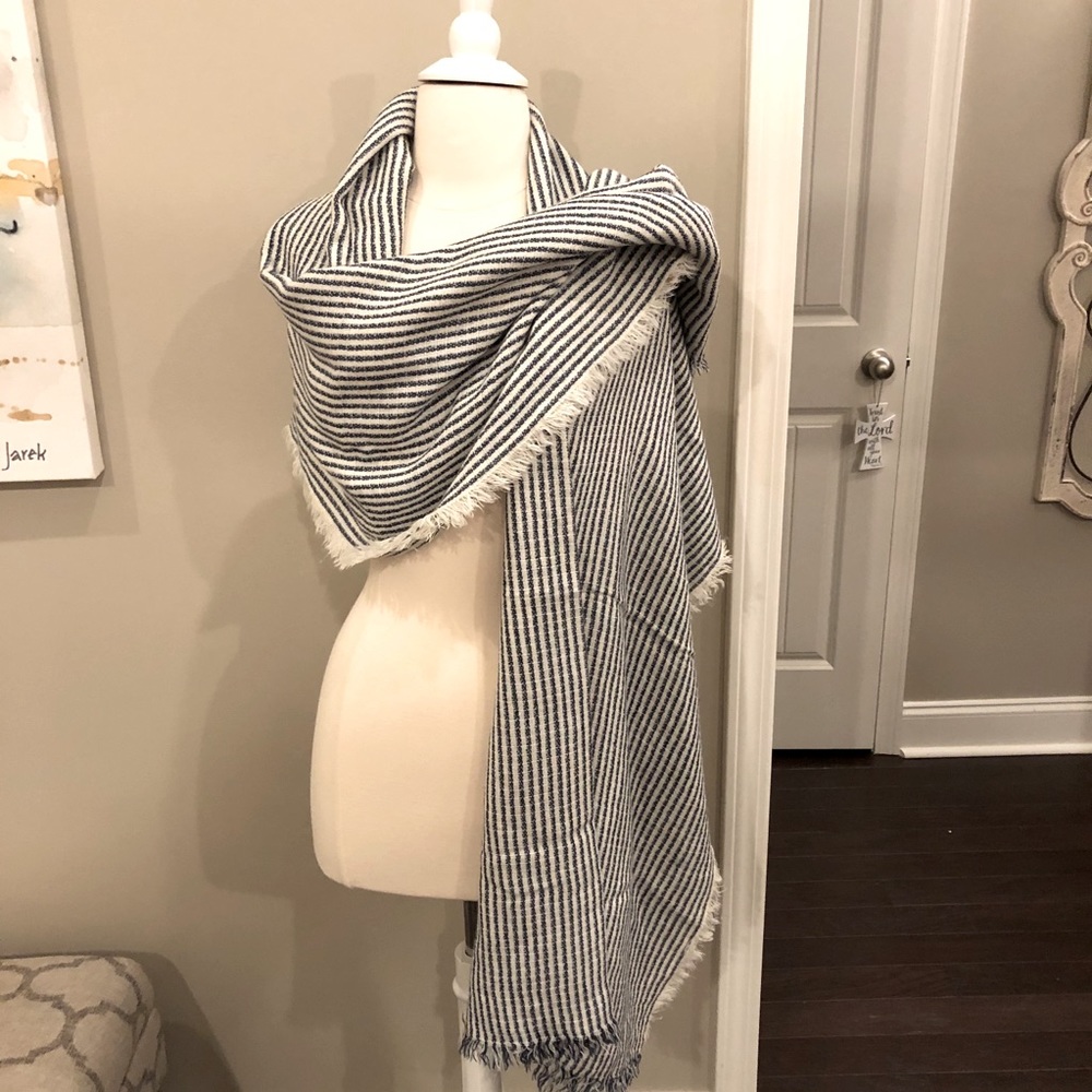 Navy Blue & White Shawl